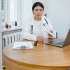 Znaczenie badań monitorujących w medycynie pracy: jak śledzić stan zdrowia pracowników?
